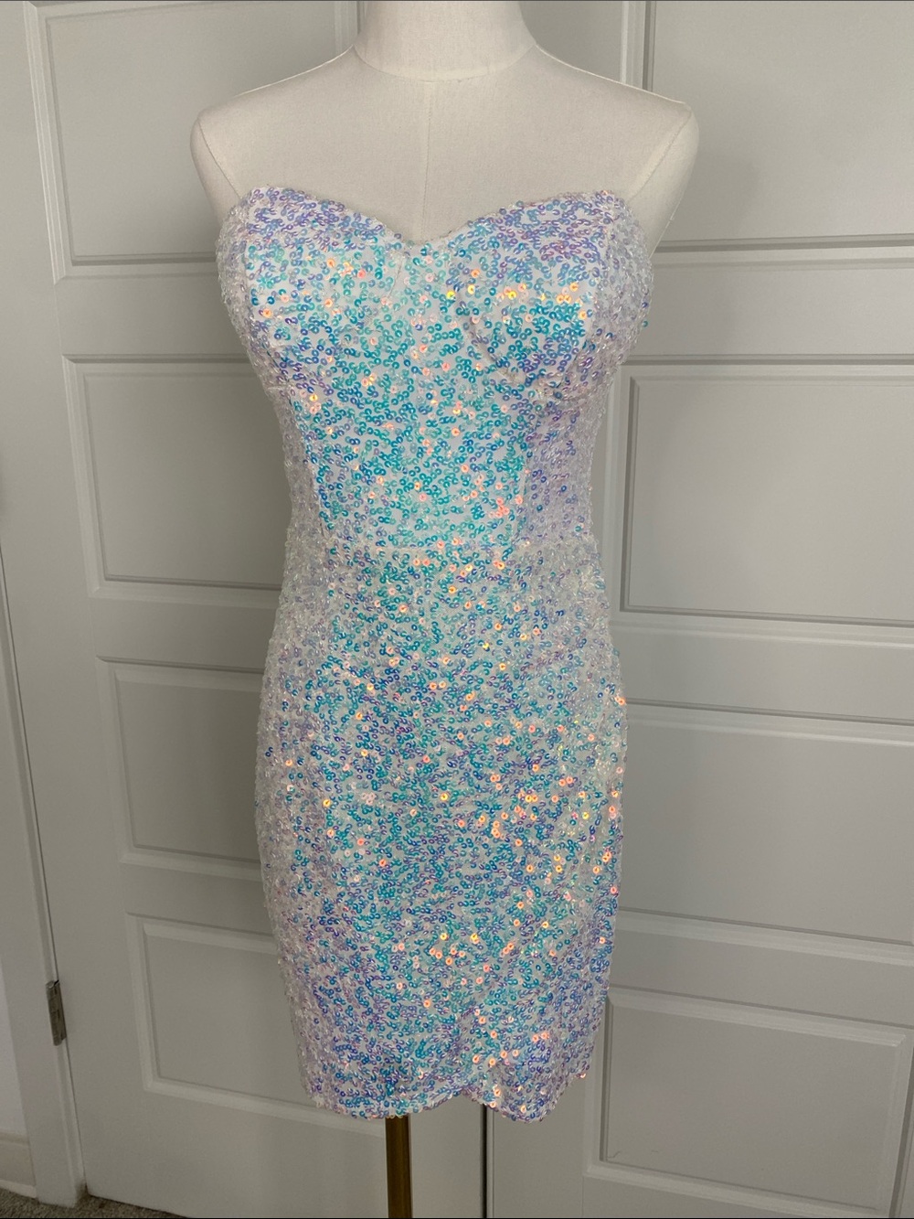 Iridescent Sequin Strapless Bodycon Dress 9/10 White Prom Homecoming Party